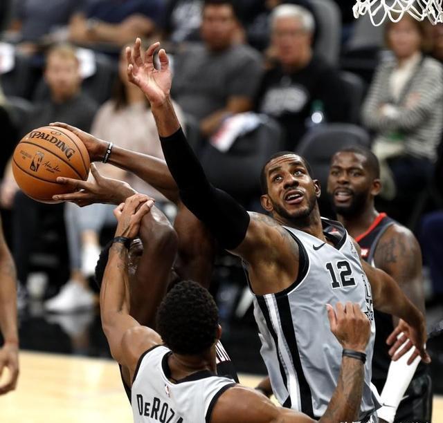 开云下载-包含火箭内线遭遇重伤，队员集体发力守住胜利的词条