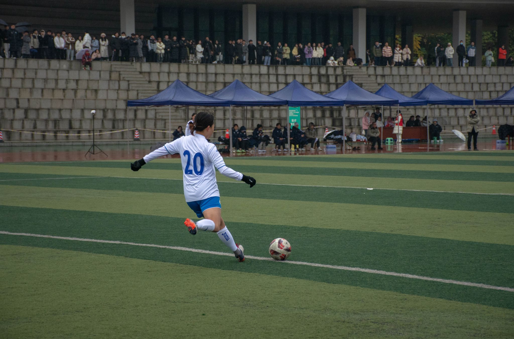 开云体育平台APP-火爆的足球赛场上，女选手由劲爆表现的简单介绍