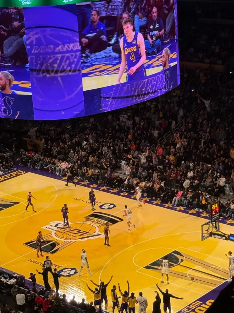 包含篮球比赛现场气氛热烈,球迷狂热呐喊的词条 包含篮球比赛现场气氛热烈,球迷狂热呐喊的词条