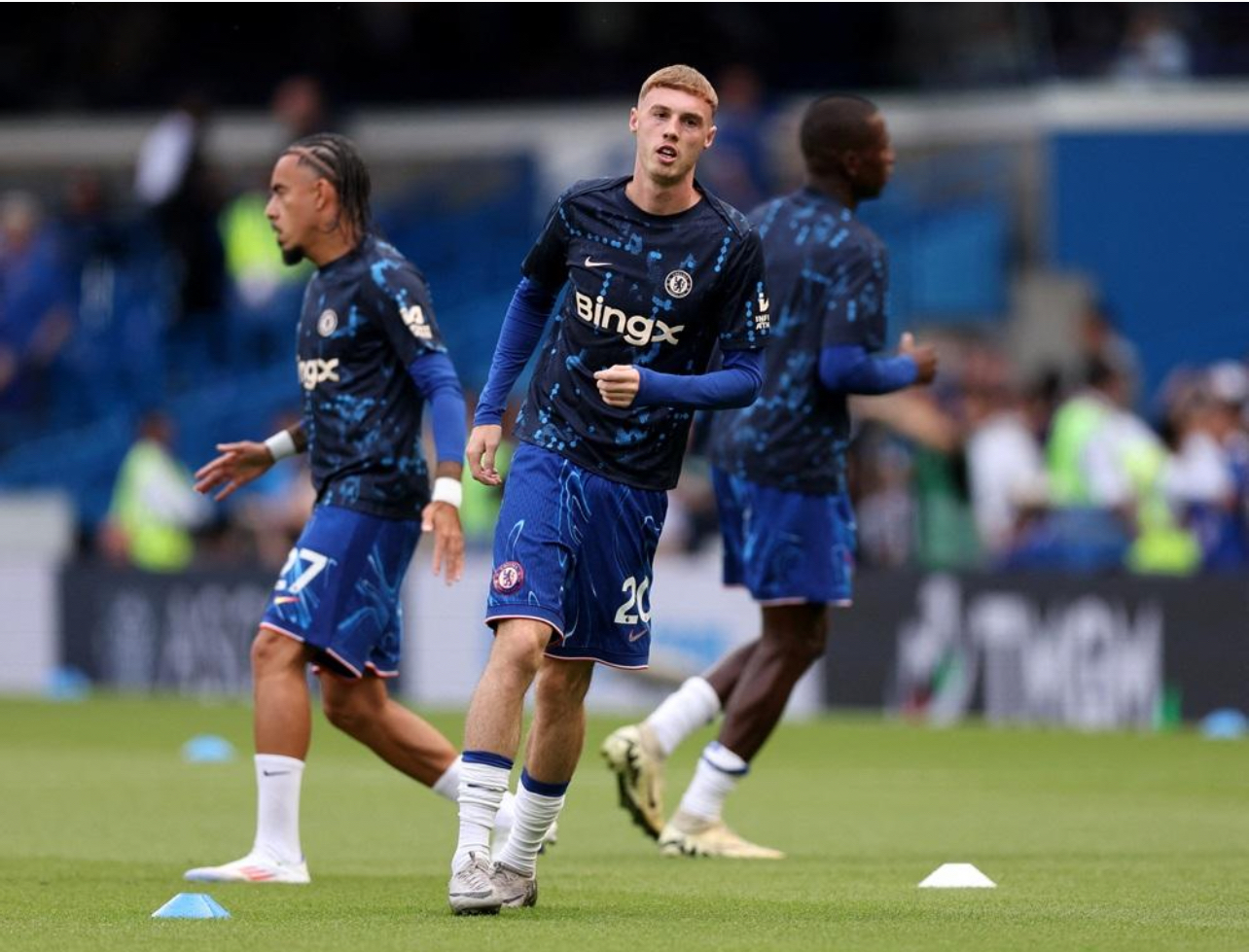 开云APP-令人瞩目的球员在比赛中表现出色，引发热议