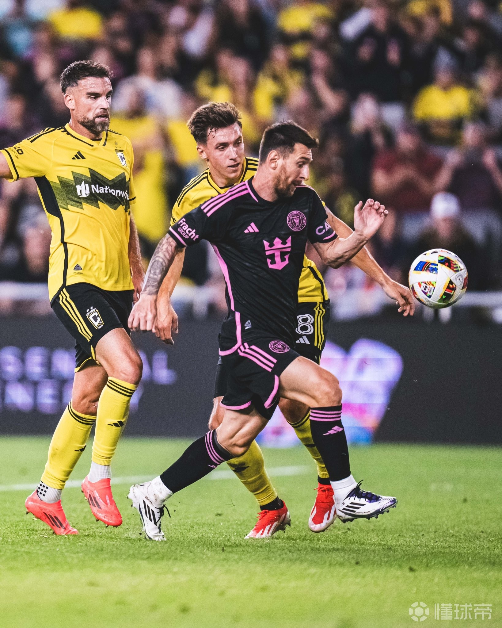 开云体育-关于阿根廷战胜乌拉圭，梅西参加积分榜首的信息