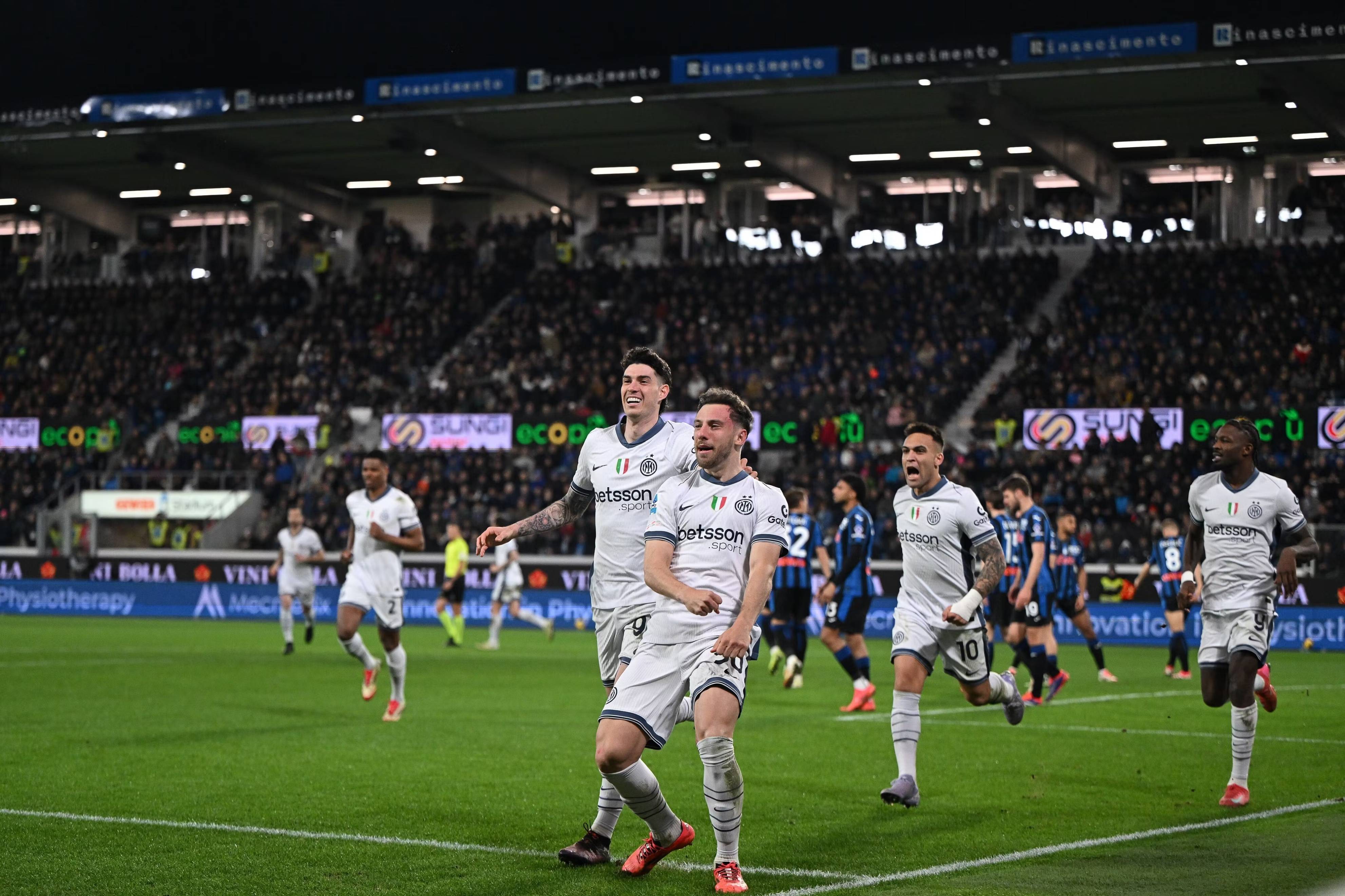 国际米兰主帅赞誉球队表现，冲击意甲冠军