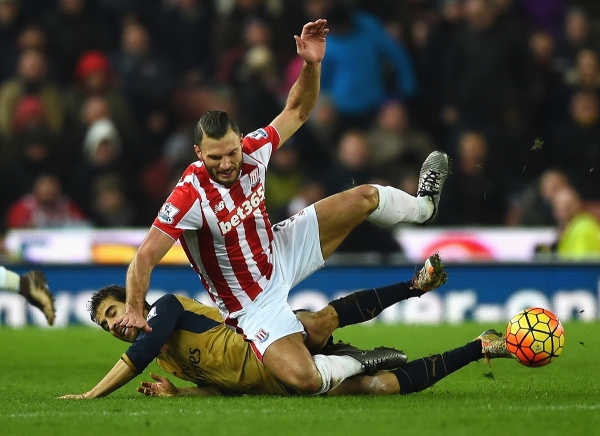 包含斯托克城门将连扑两点世界级扑救，救主表现抢眼的词条