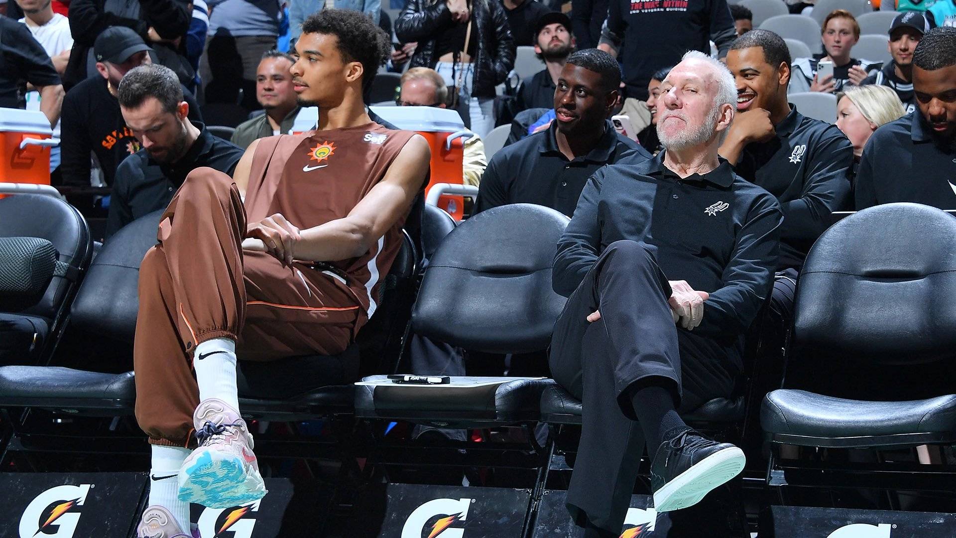 鹈鹕队客场逼平马刺,展现不俗实力的简单介绍 鹈鹕队客场逼平马刺,展现不俗实力的简单介绍