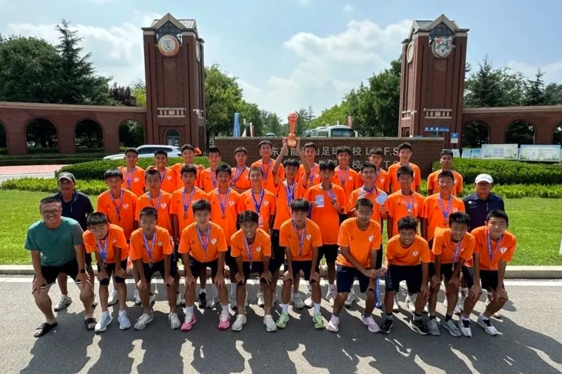 开云体育官网-球队在足球比赛中展现出了团队精神