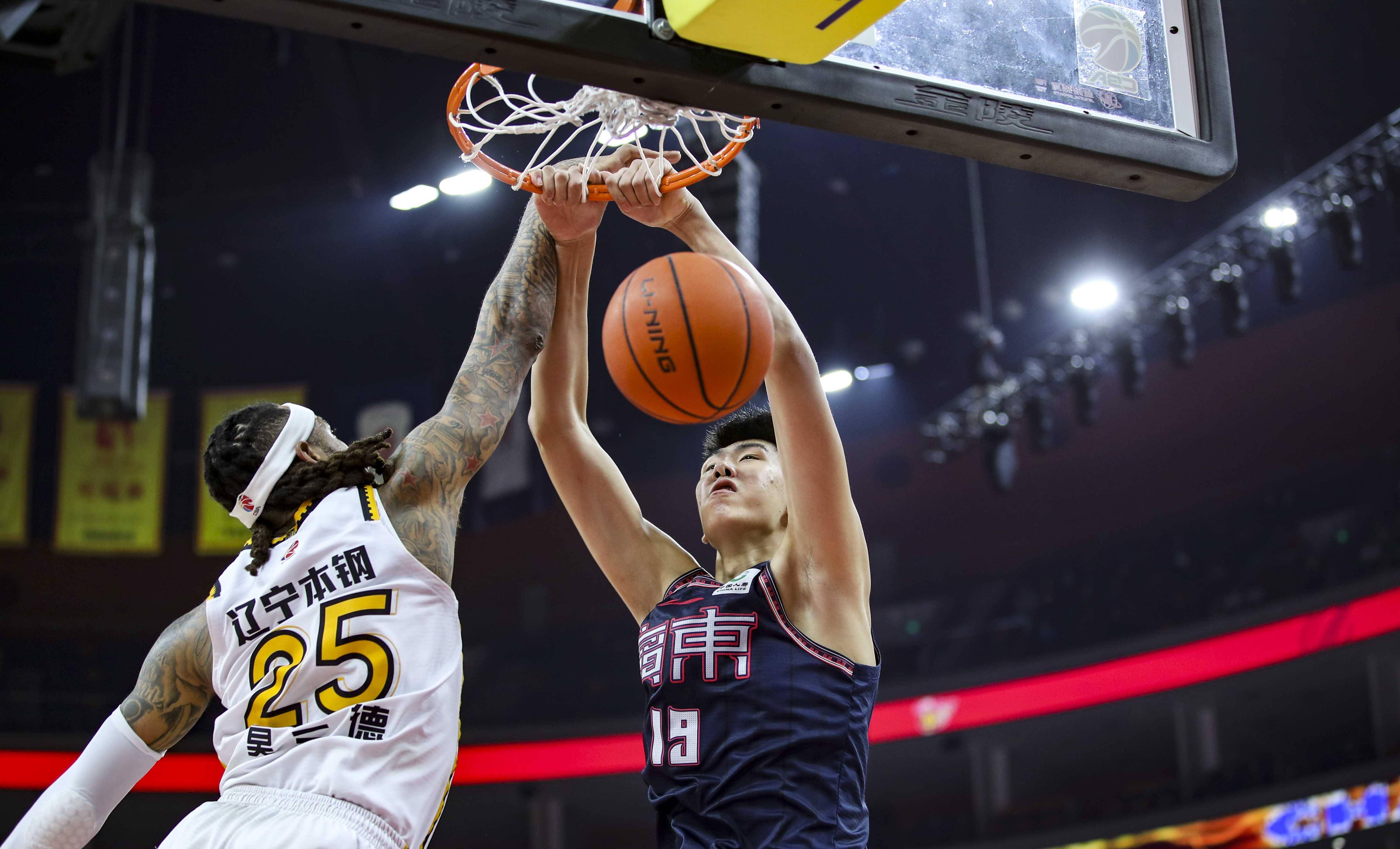 开云下载-精彩篮球比赛一触即发，球队实力对比激烈的简单介绍