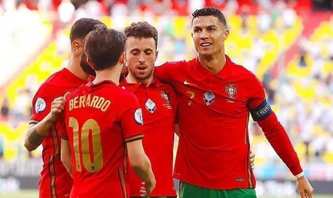 葡萄牙惨遭横扫,希腊-零封对手,小组积分憾失领先的简单介绍 葡萄牙惨遭横扫,希腊-零封对手,小组积分憾失领先的简单介绍