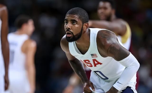 人主场力压黄蜂,西蒙斯三双带领球队取得胜利 人主场力压黄蜂,西蒙斯三双带领球队取得胜利