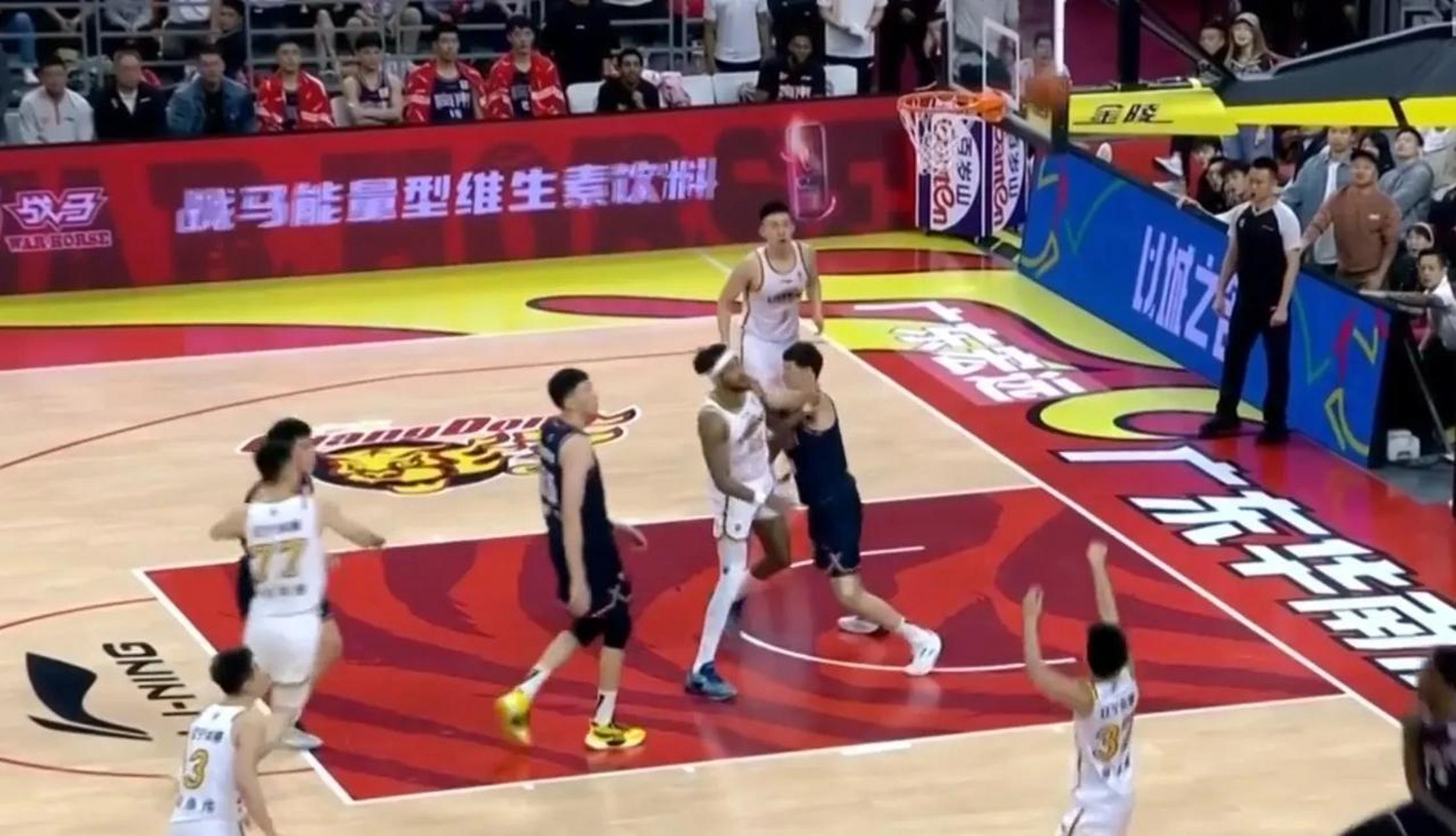 开云体育平台APP-篮球界新星崛起，冲击老牌强队震撼的简单介绍