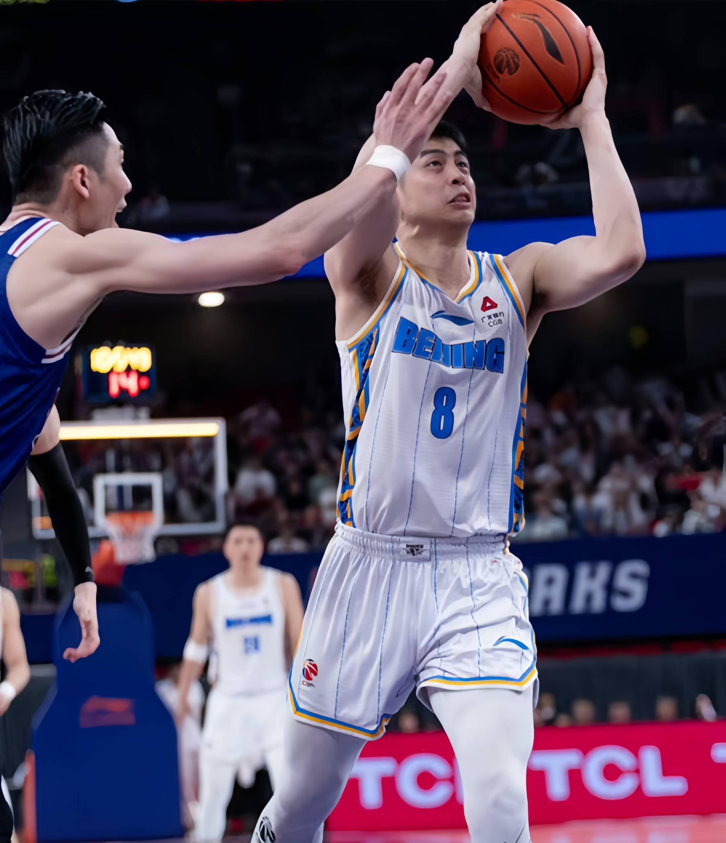 篮球界新星崛起,冲击老牌强队震撼的简单介绍 篮球界新星崛起,冲击老牌强队震撼的简单介绍