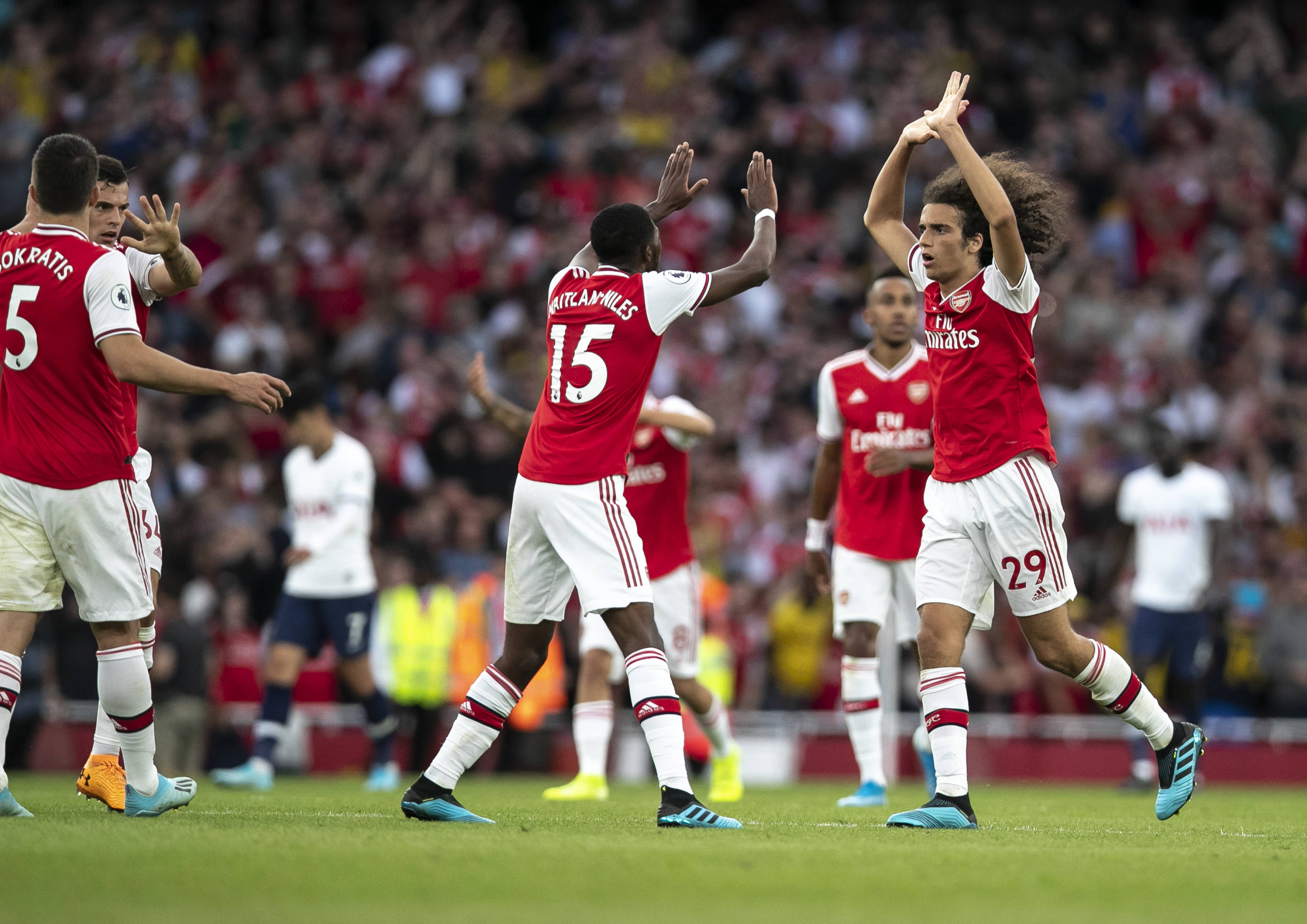 开云体育平台APP-莱斯特城客场告捷，取得关键胜利！