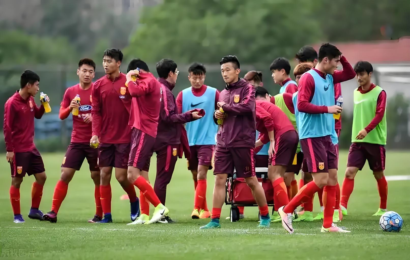 振奋人心的足球比赛即将展开,期待惊险刺激的一幕 振奋人心的足球比赛即将展开,期待惊险刺激的一幕