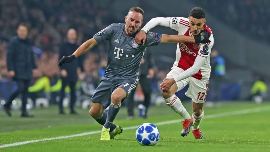 开云体育中国-拜仁慕尼黑逆转阿贾克斯，莱万梅开二度