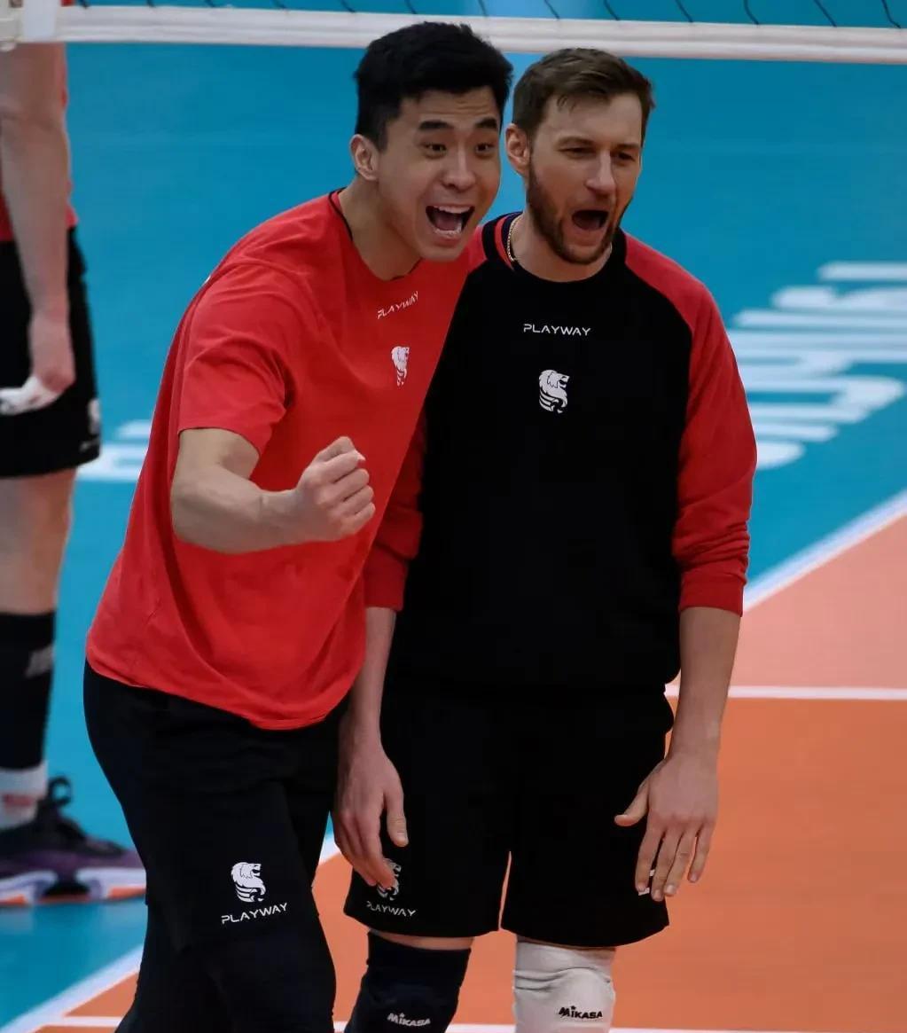 顶级球队在海外联赛中遭遇挑战 顶级球队在海外联赛中遭遇挑战