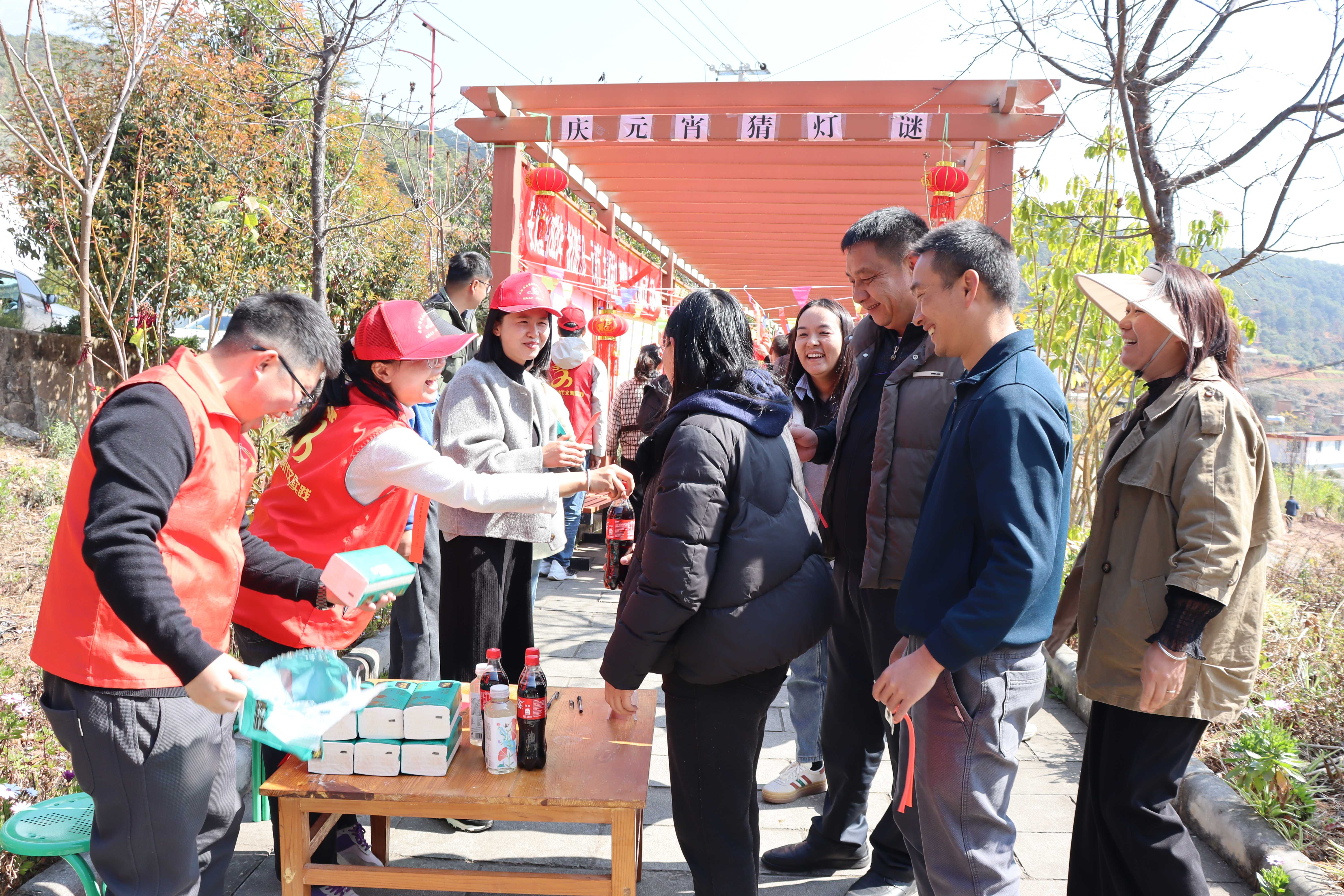 文化节庆活动丰富多彩,市民积极踊跃参与 文化节庆活动丰富多彩,市民积极踊跃参与