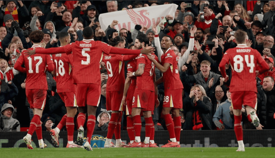 利物浦客场对阵巴黎圣日耳曼展开激烈对决 利物浦客场对阵巴黎圣日耳曼展开激烈对决