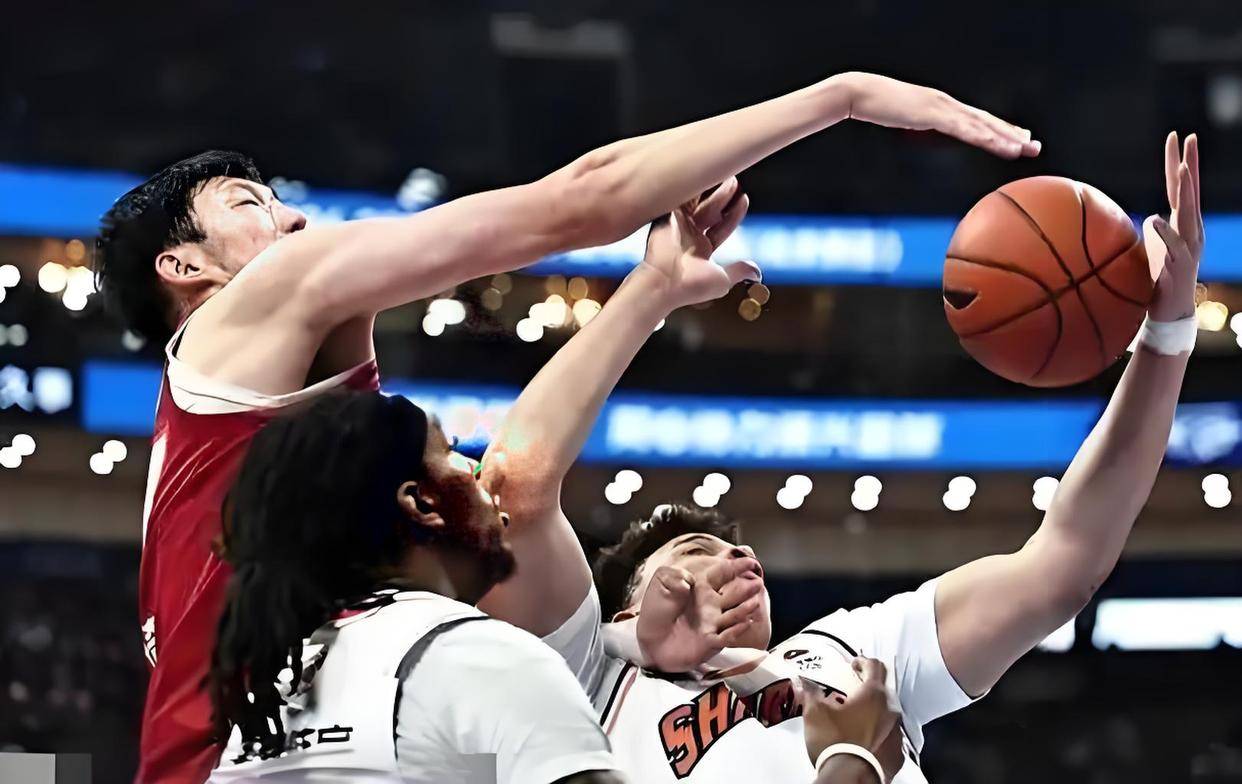 开云体育中国-比赛火热，篮球选手飞速转变,强悍阵容势如破竹!的简单介绍