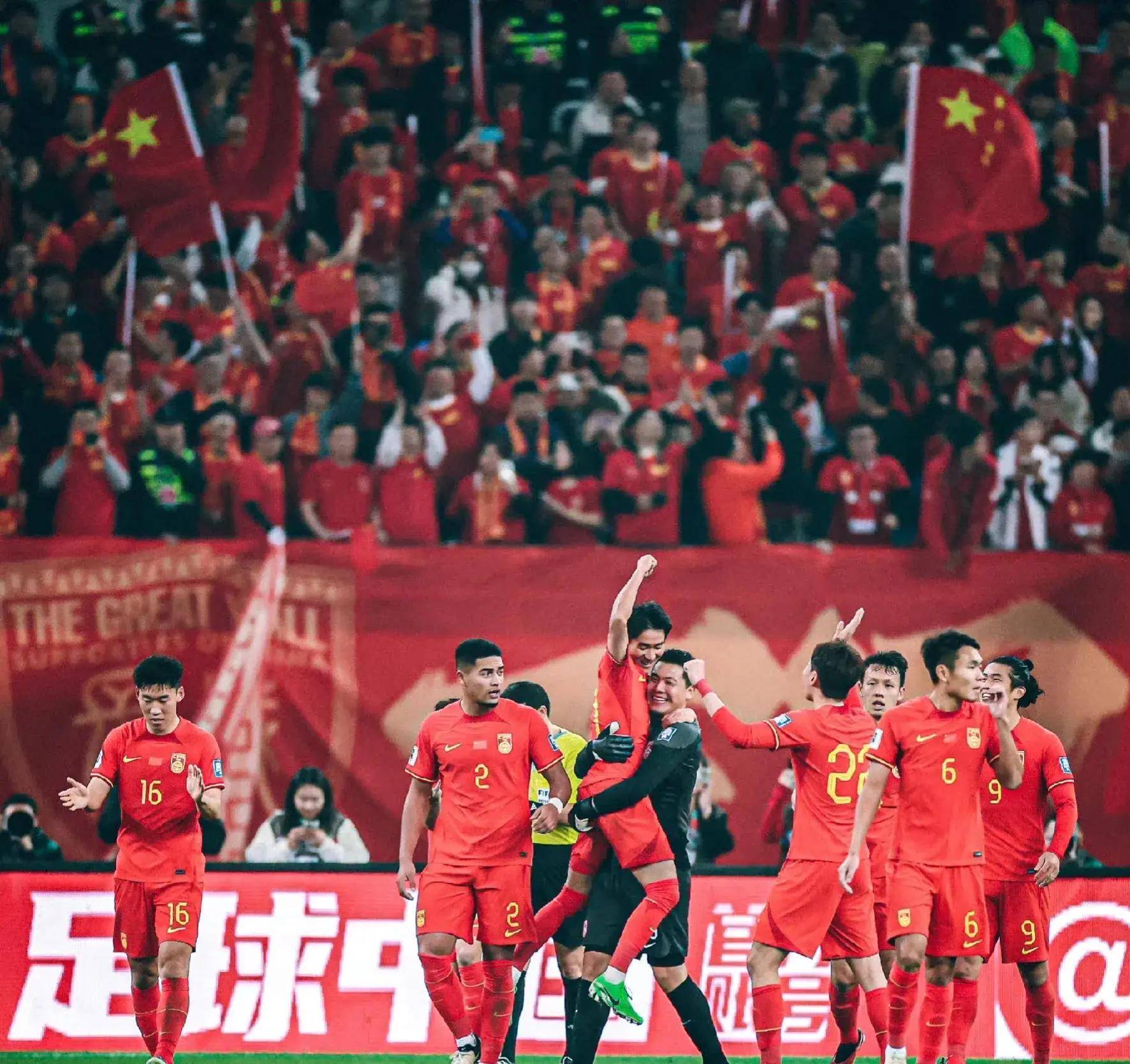 国家队以绝对优势战胜对手,取得胜利 国家队以绝对优势战胜对手,取得胜利