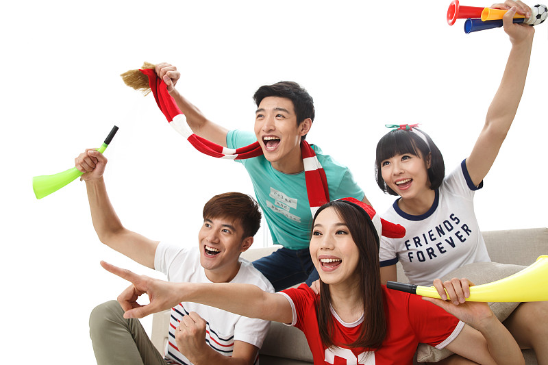 开云体育-热衷篮球！年轻球迷疯狂欢呼的简单介绍