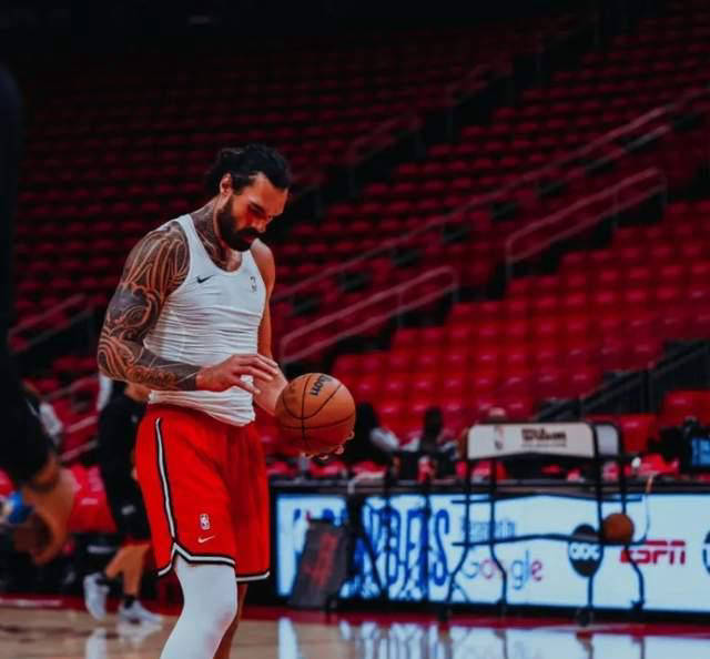 火箭队迎来新教练,期待新赛季的表现 火箭队迎来新教练,期待新赛季的表现