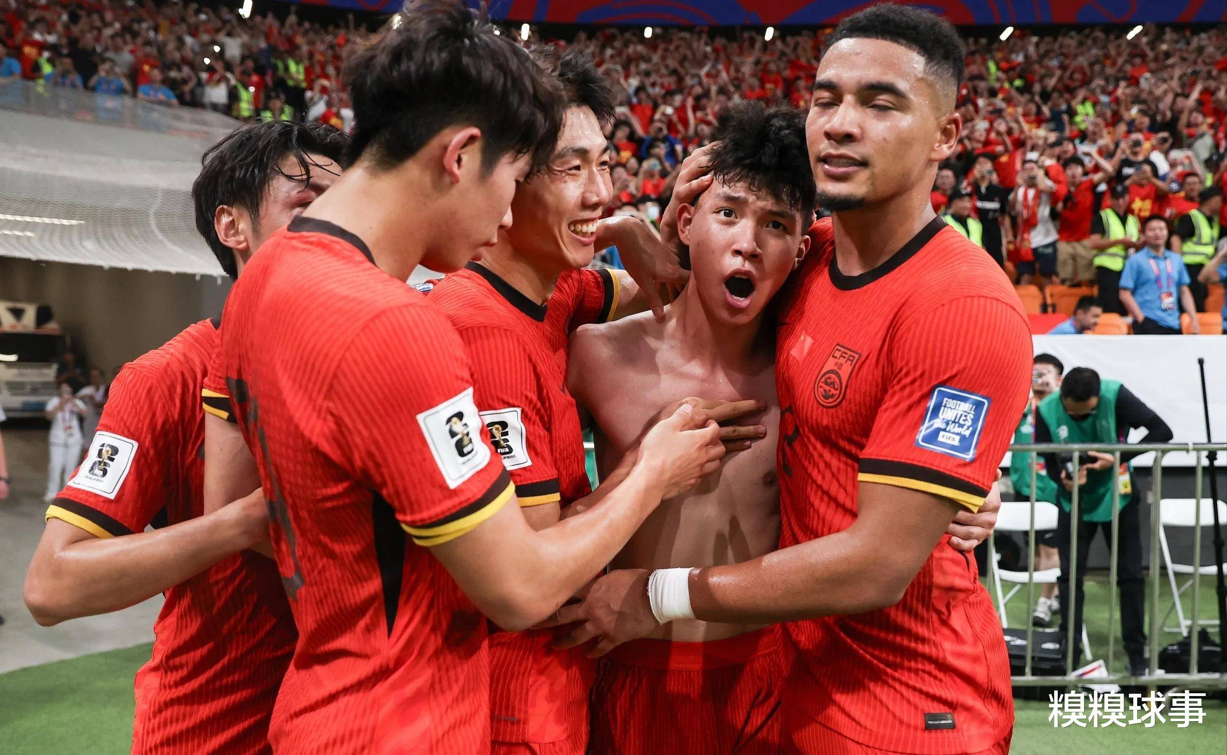 包含球员表现出色，国足队长荣膺本届锦标赛最佳球员的词条