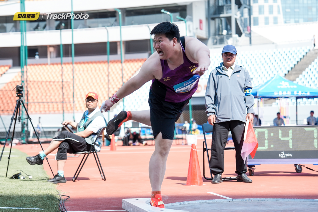 开云体育在线-坚毅运动员不畏强手，夺得冠军