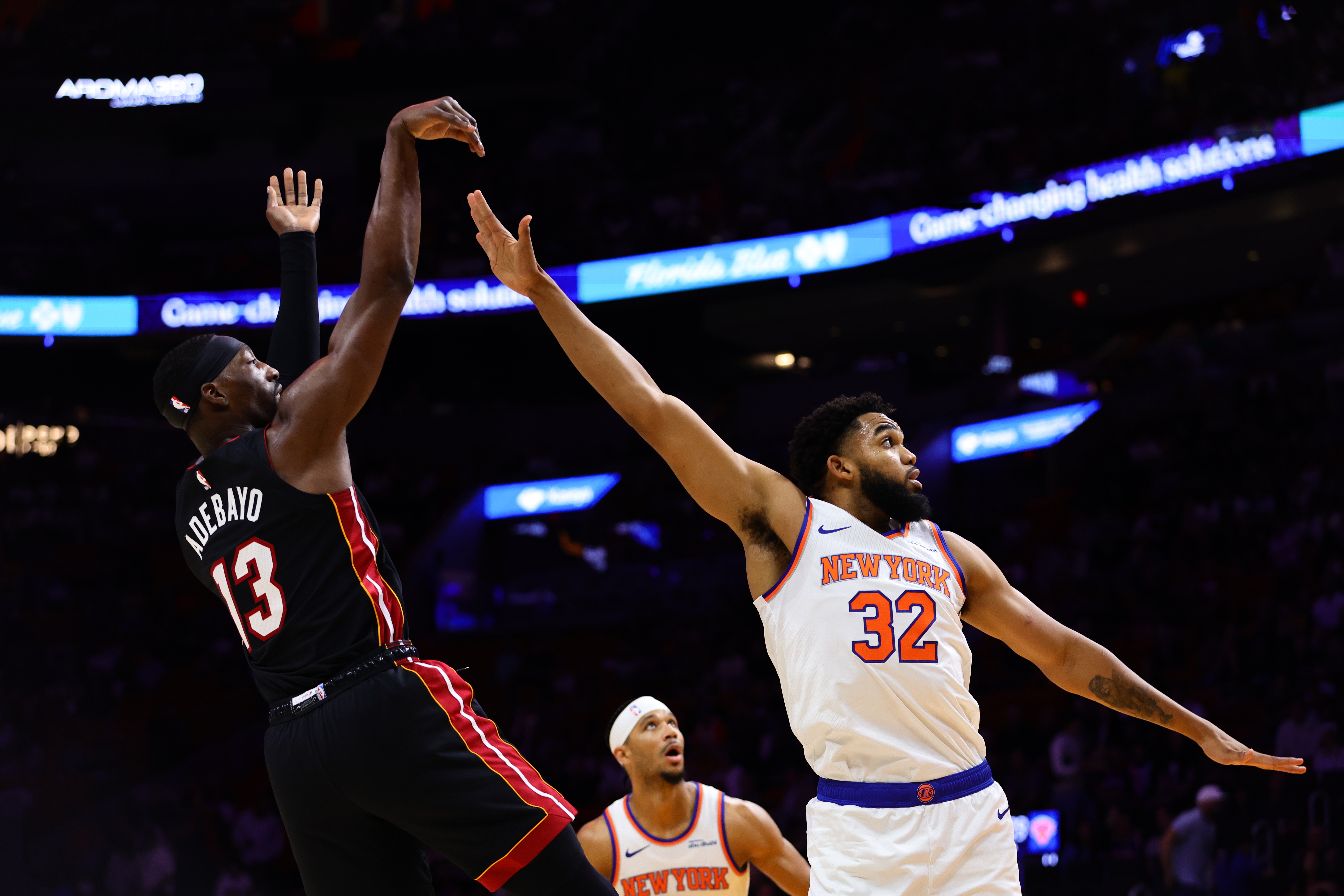 森林狼中锋唐斯攻防端表现出色 森林狼中锋唐斯攻防端表现出色