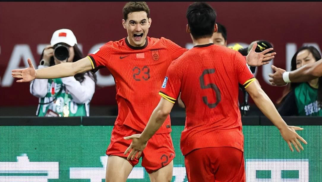 主队球员全力以赴,斩获关键进球的简单介绍 主队球员全力以赴,斩获关键进球的简单介绍