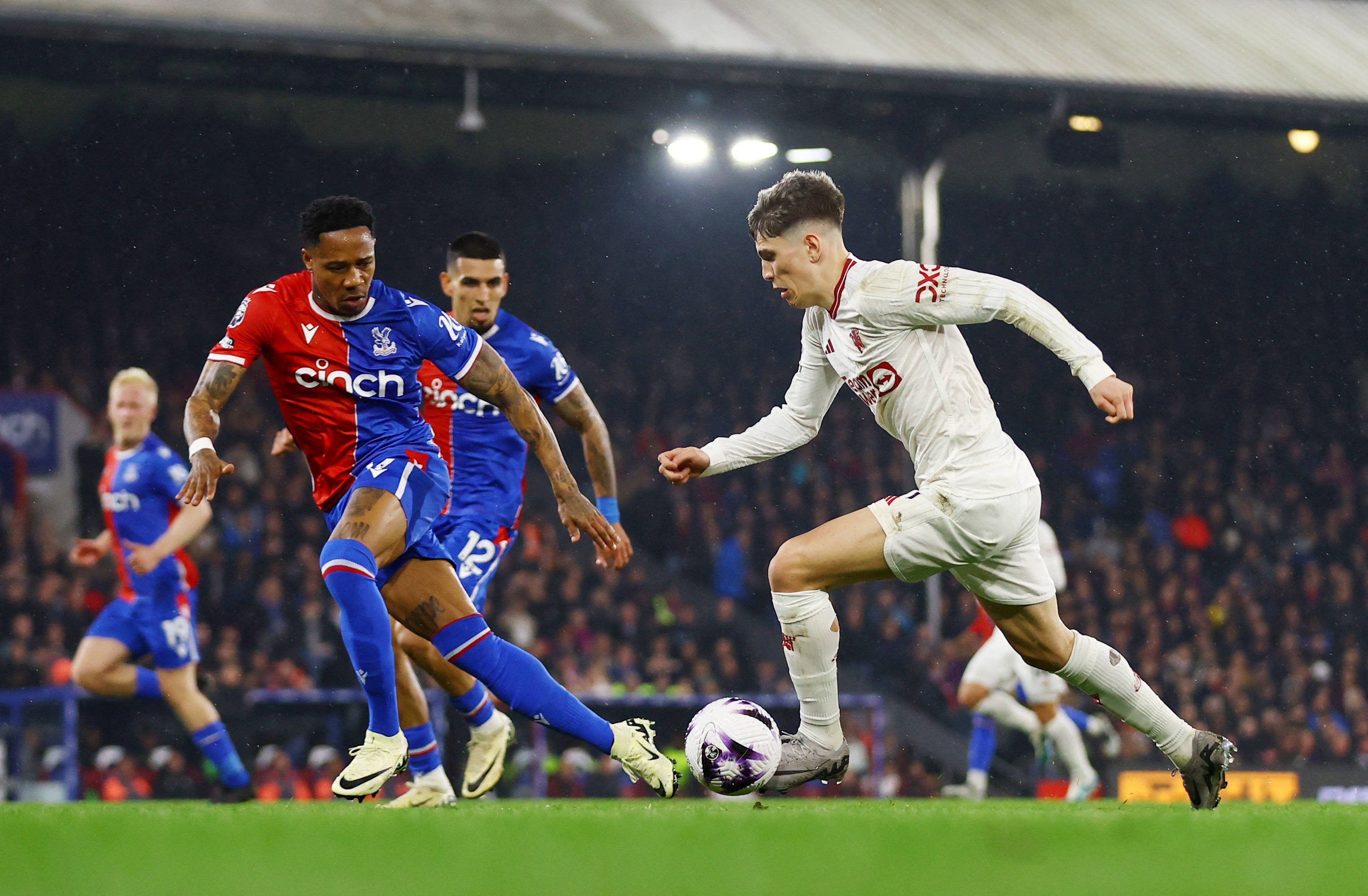 水晶宫客场大胜莱斯特城,暂时止住连败势头的简单介绍 水晶宫客场大胜莱斯特城,暂时止住连败势头的简单介绍