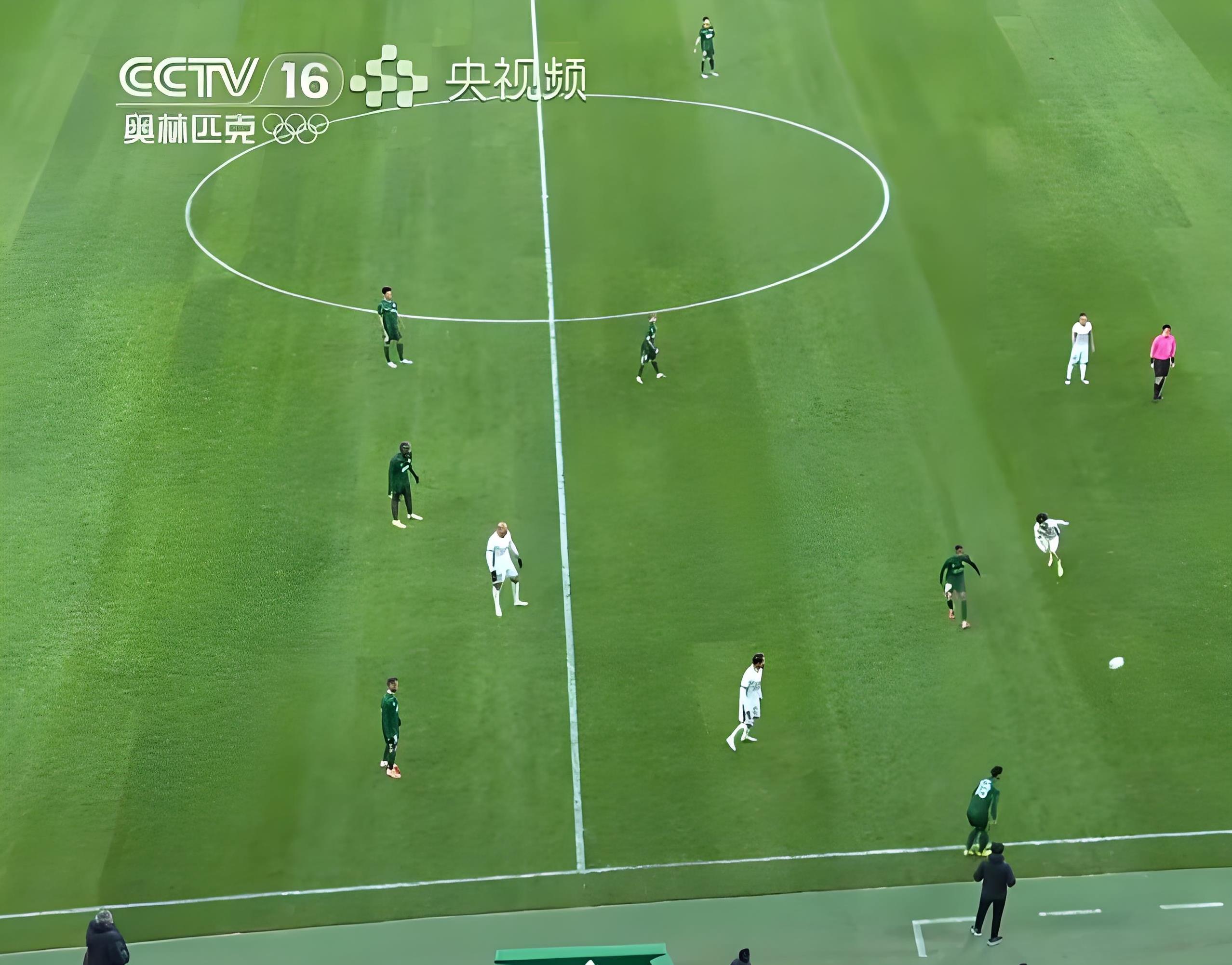 精彩对决频现,中超比赛场面火爆 精彩对决频现,中超比赛场面火爆