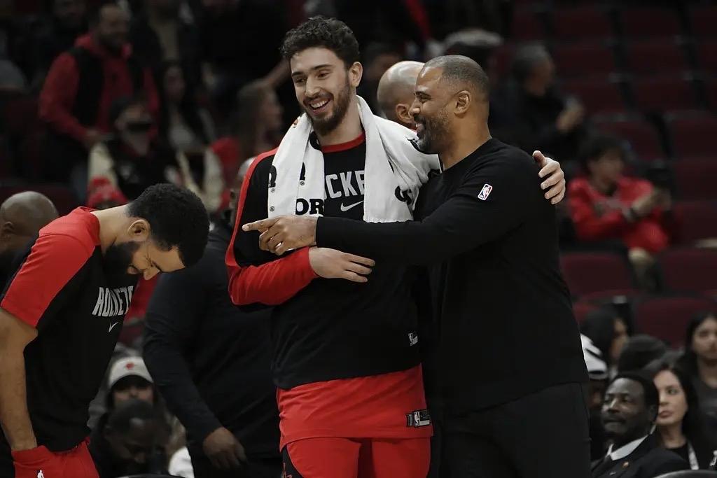 雄鹿战胜热火期待西部第一 雄鹿战胜热火期待西部第一