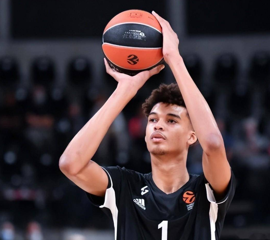 公牛逆转尼克,拉文发威砍下30分的简单介绍 公牛逆转尼克,拉文发威砍下30分的简单介绍