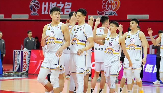 开云体育平台APP-一场经典之战！CBA点燃球迷热情