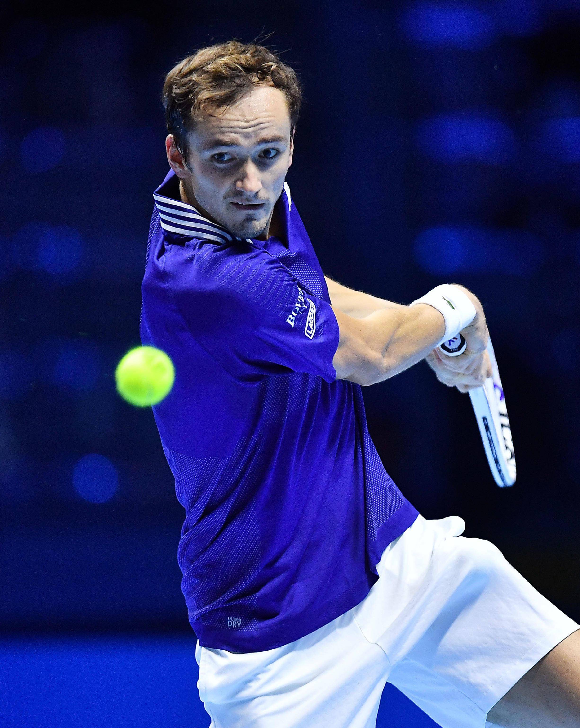 开云体育平台APP-世界网球队血洗英国网球队，梅德韦杰夫关键制胜的简单介绍