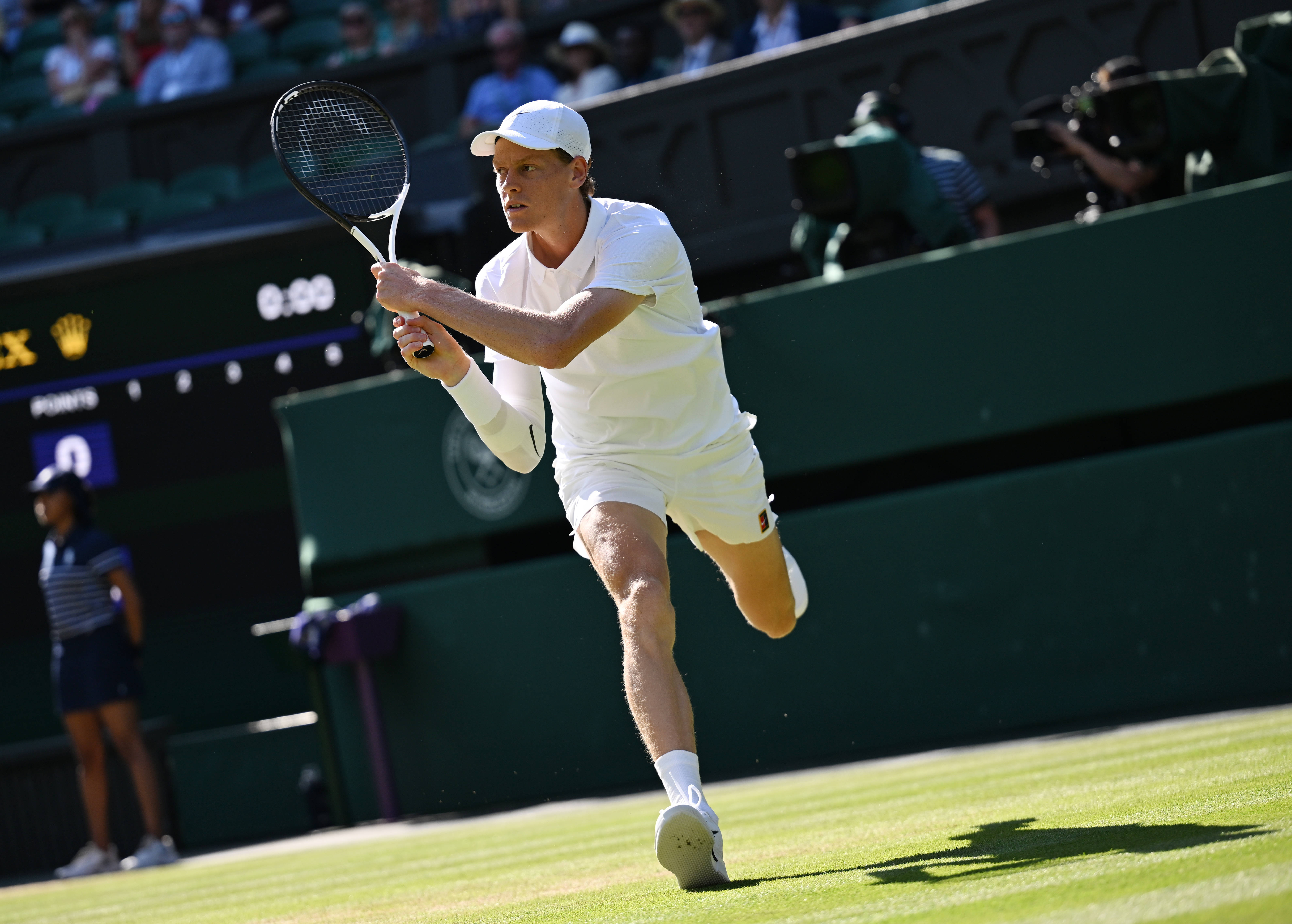 温网险胜戴维斯杯,辛纳统治全场 温网险胜戴维斯杯,辛纳统治全场