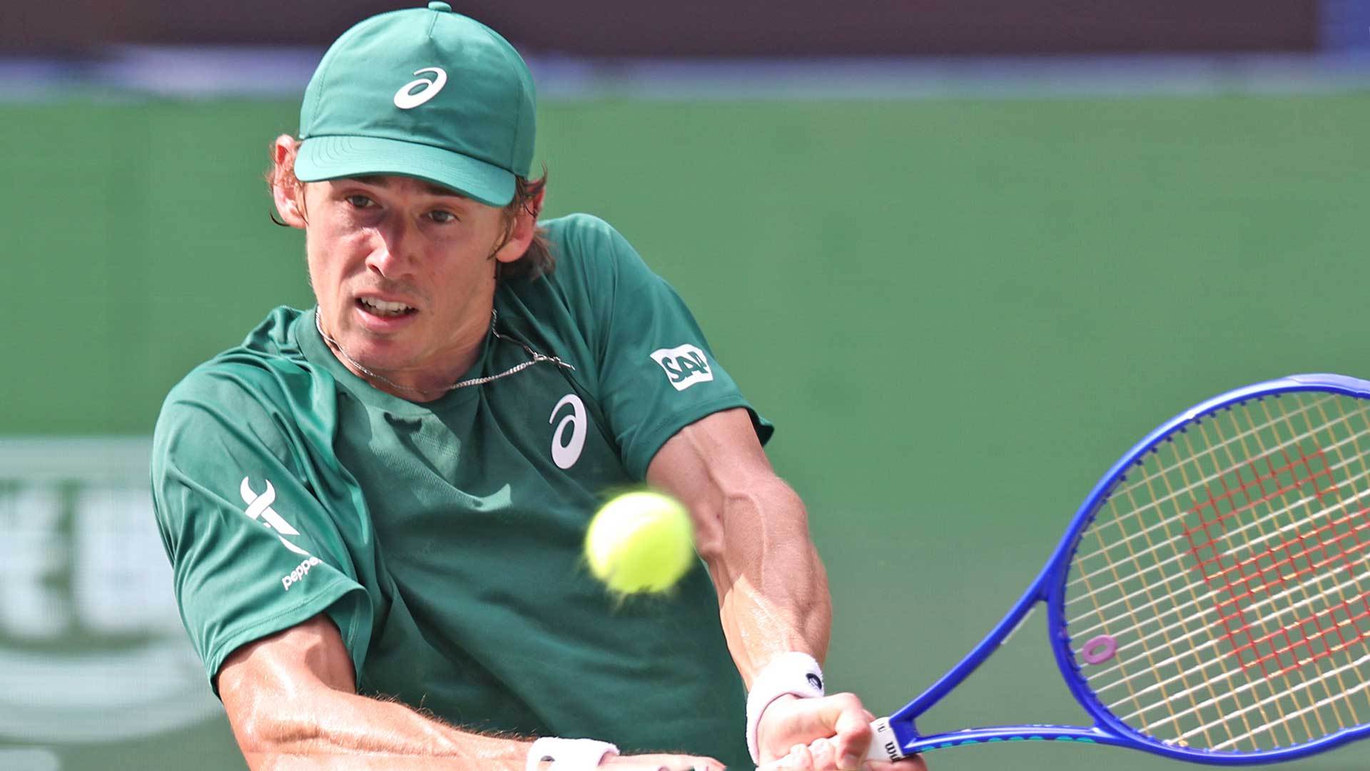 美网险胜拉沃尔杯,辛纳统治全场 美网险胜拉沃尔杯,辛纳统治全场