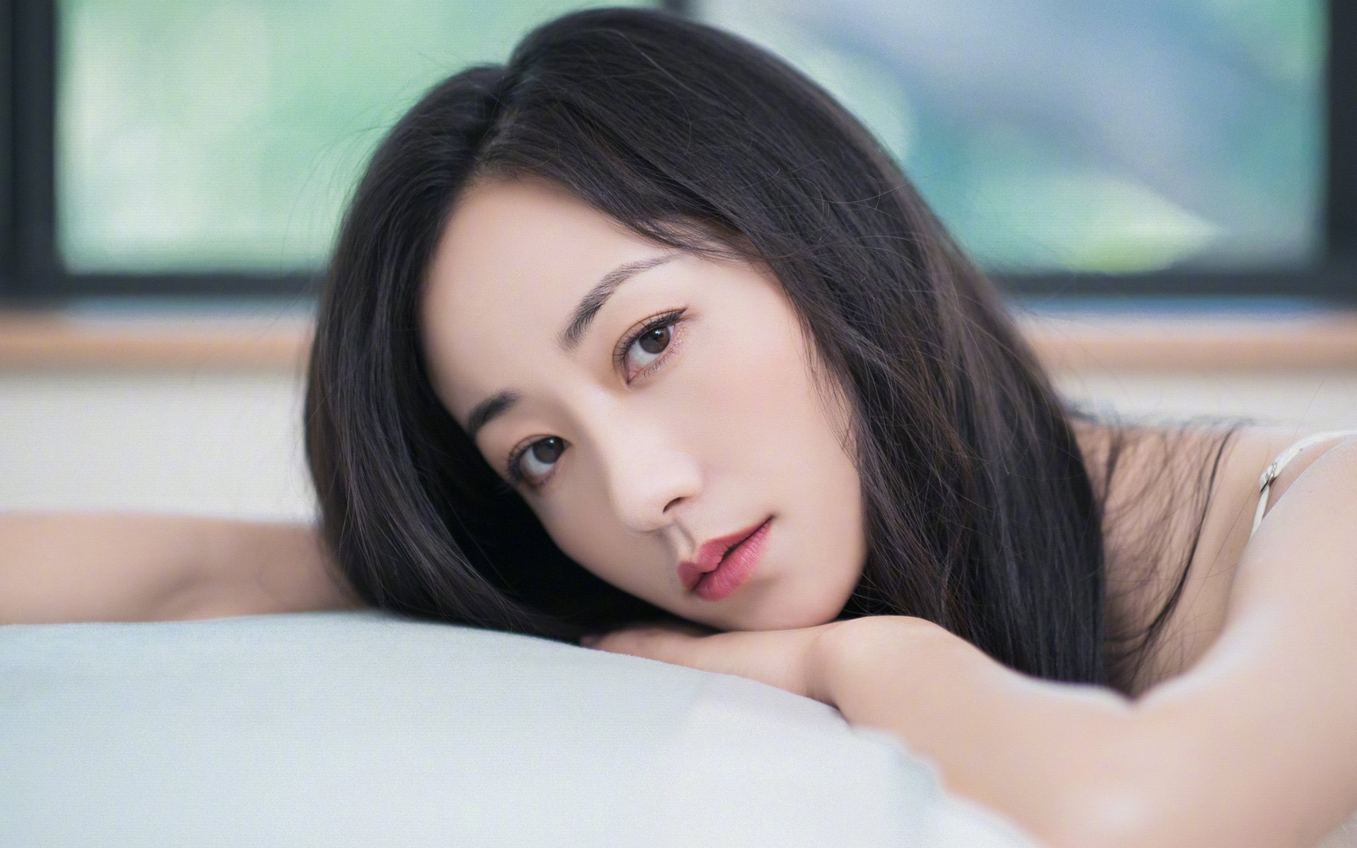 绿茵场上的双重奏，阿尔瓦雷斯爆发闪耀，突尼斯碾压南非夺胜