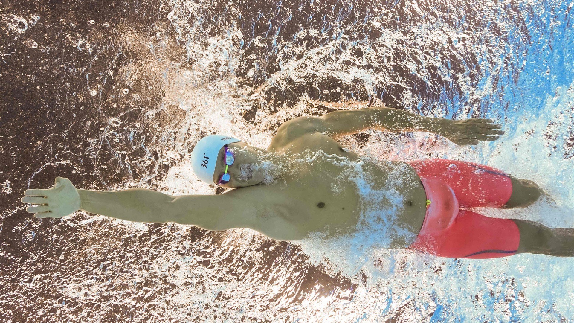 勇士全面压制新疆队，布伦森关键战不手软