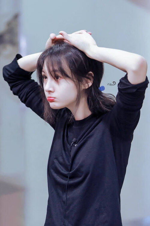 德甲争冠焦点战白热化,威尔士完胜南非引全球瞩目